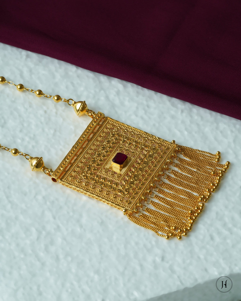 21K Yellow Gold Emirati Red Square Necklace