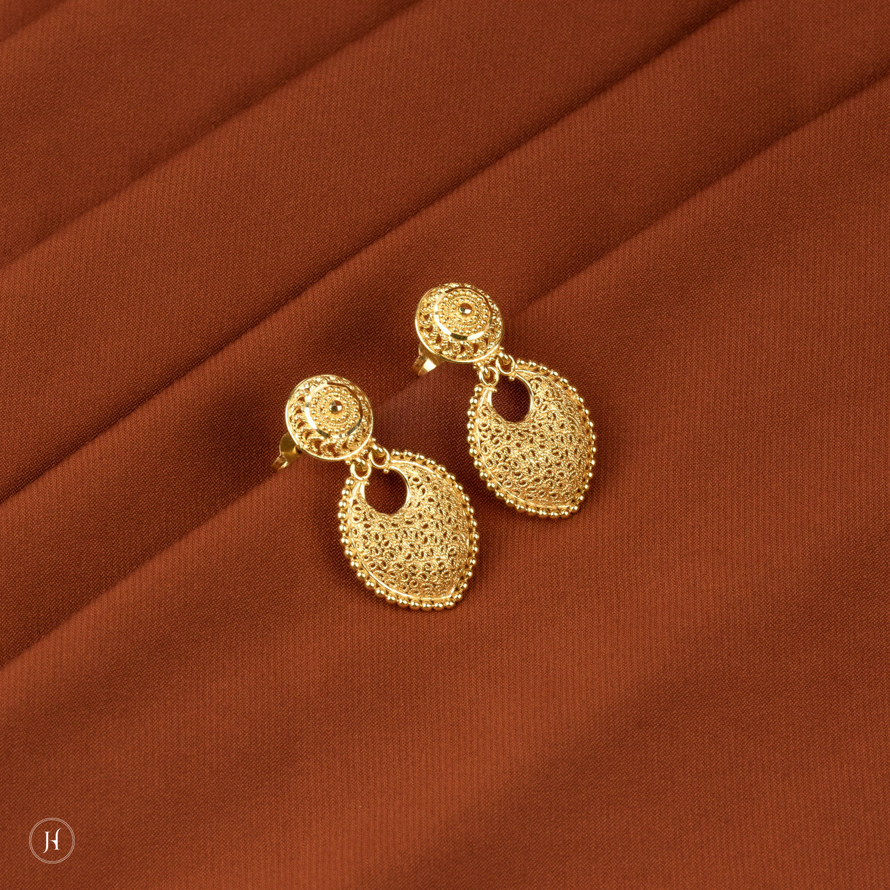 21K Yellow Gold Italian Petal drop earrings