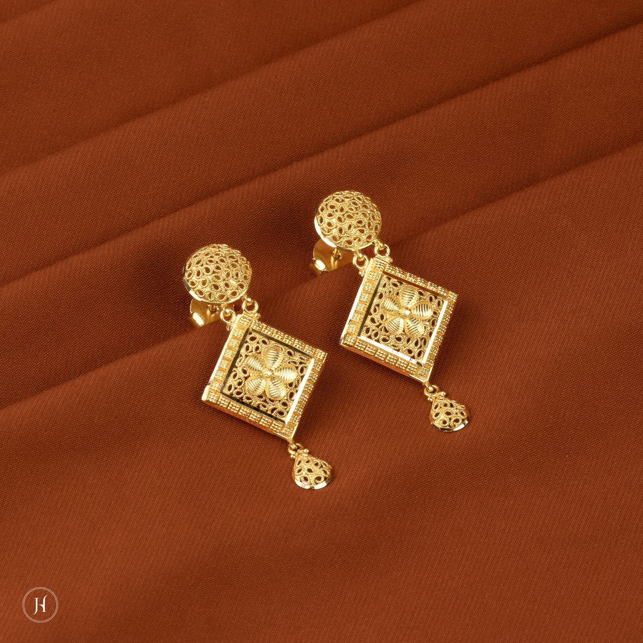 21K Yellow Gold Emirati Geo drop earrings