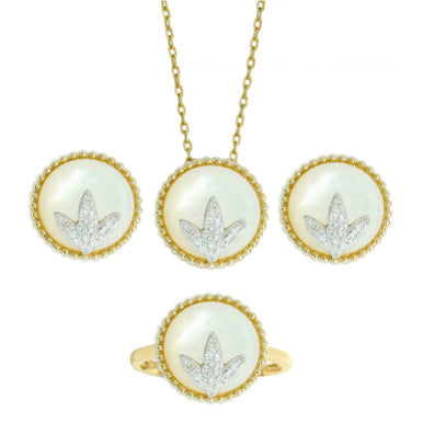 18K Yellow Gold Mother of Pearl Diamond Pendant  Set