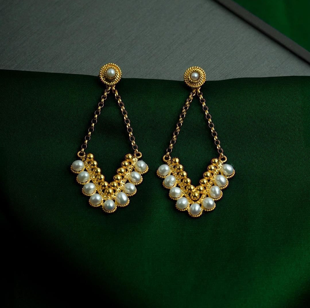 21K Yellow Gold Bahraini V Pearl drop earrings