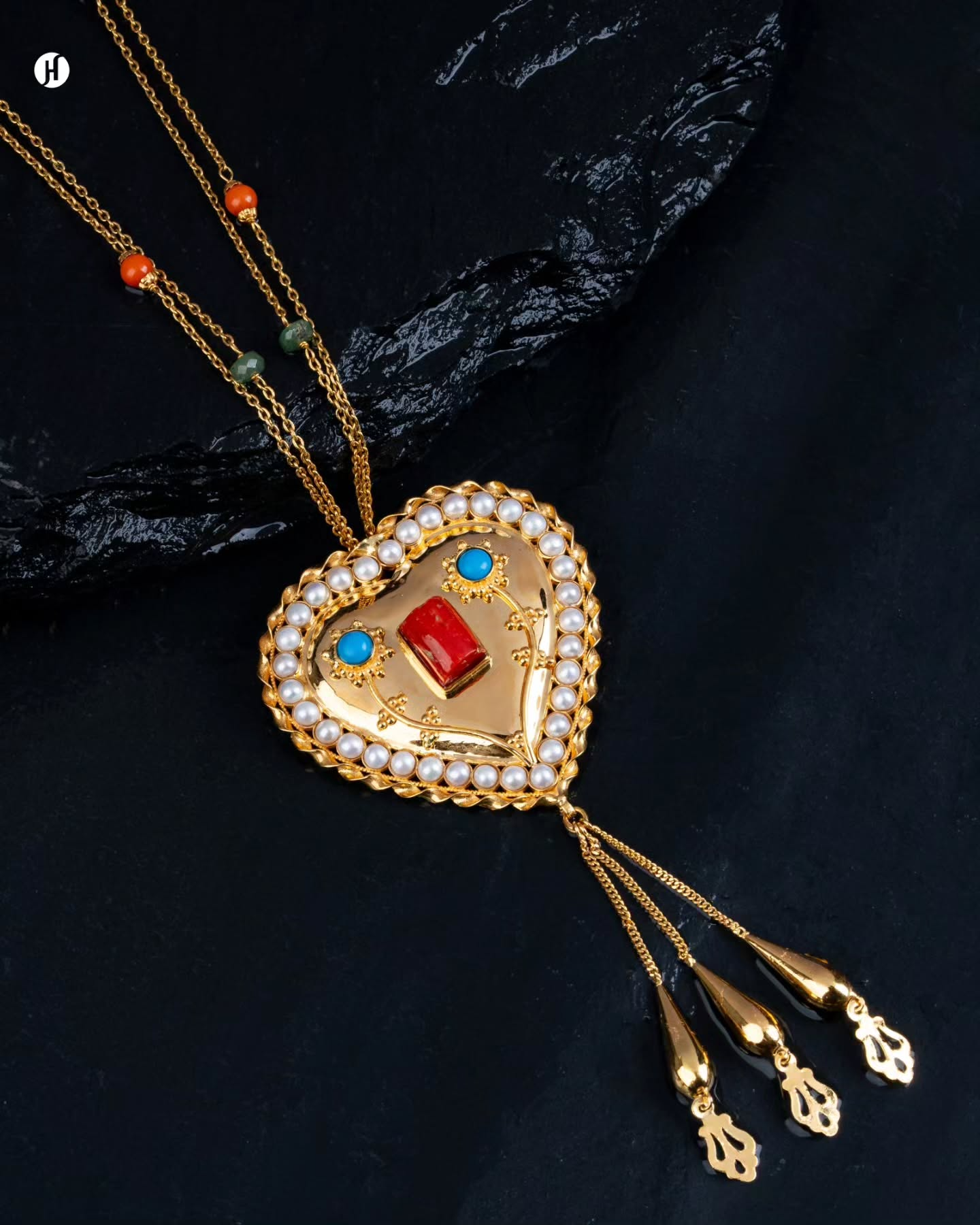 21K Yellow Gold Bahraini Heart Pendant Necklace Set with Hanging Drops