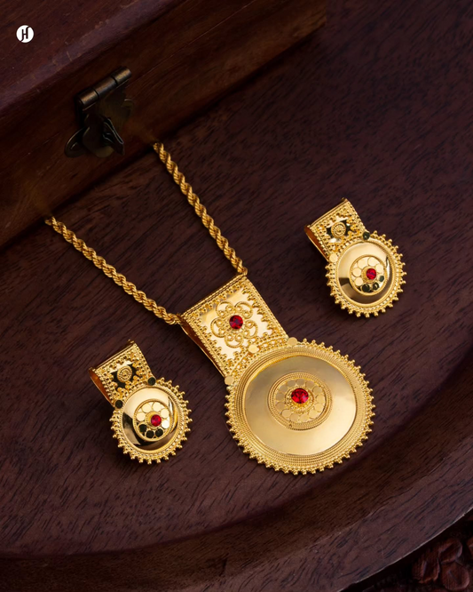 21K Yellow Gold Bahraini Circular Pendant Necklace Set with Ruby