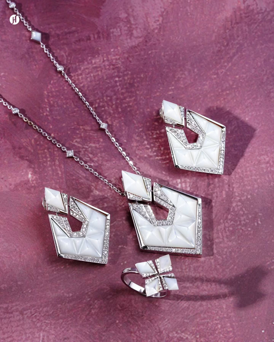 18K Italian White Gold Kite-Shaped Pendant Necklace Set