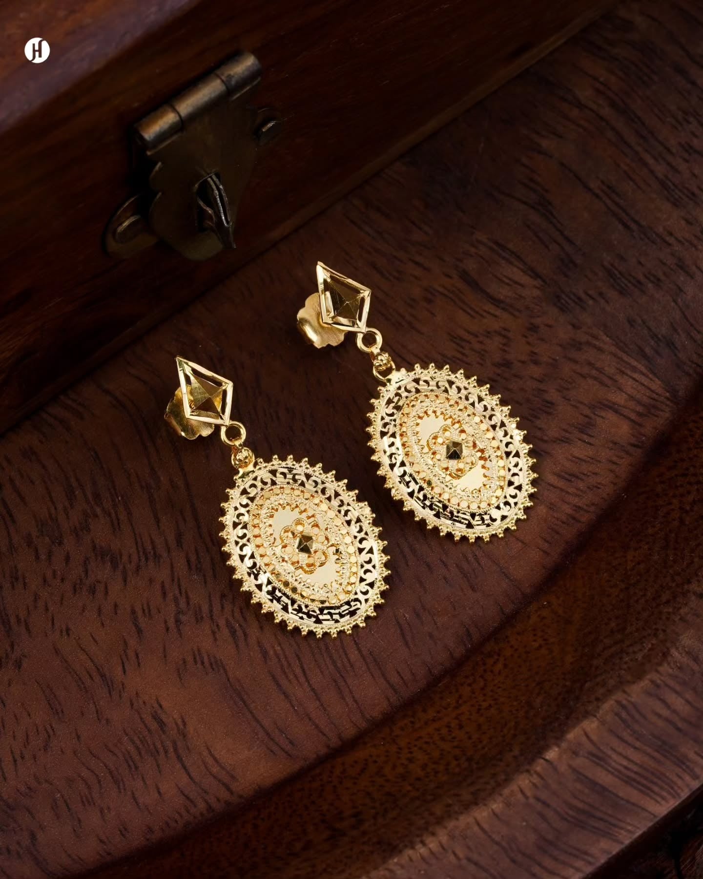 21K Yellow Gold Bahraini Oval Filigree Bridal Necklace Set