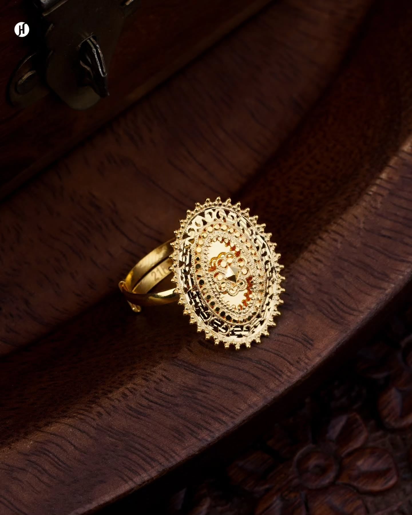 21K Yellow Gold Bahraini Oval Filigree Bridal Necklace Set
