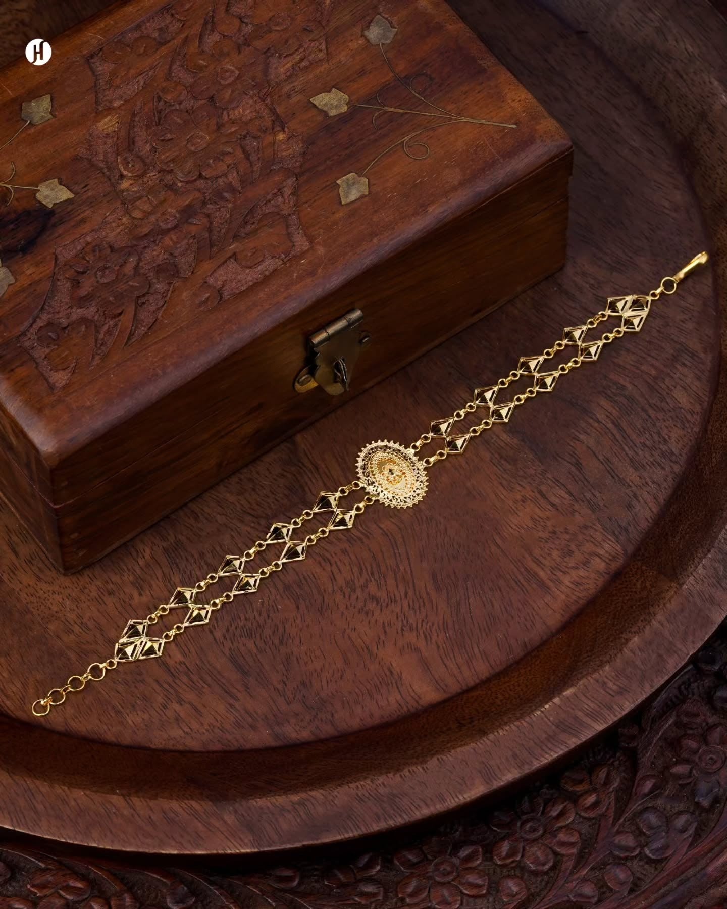 21K Yellow Gold Bahraini Oval Filigree Bridal Necklace Set