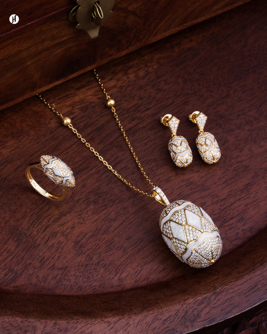 18Karat Yellow Gold Italian Oval Shell Pendant Necklace Set
