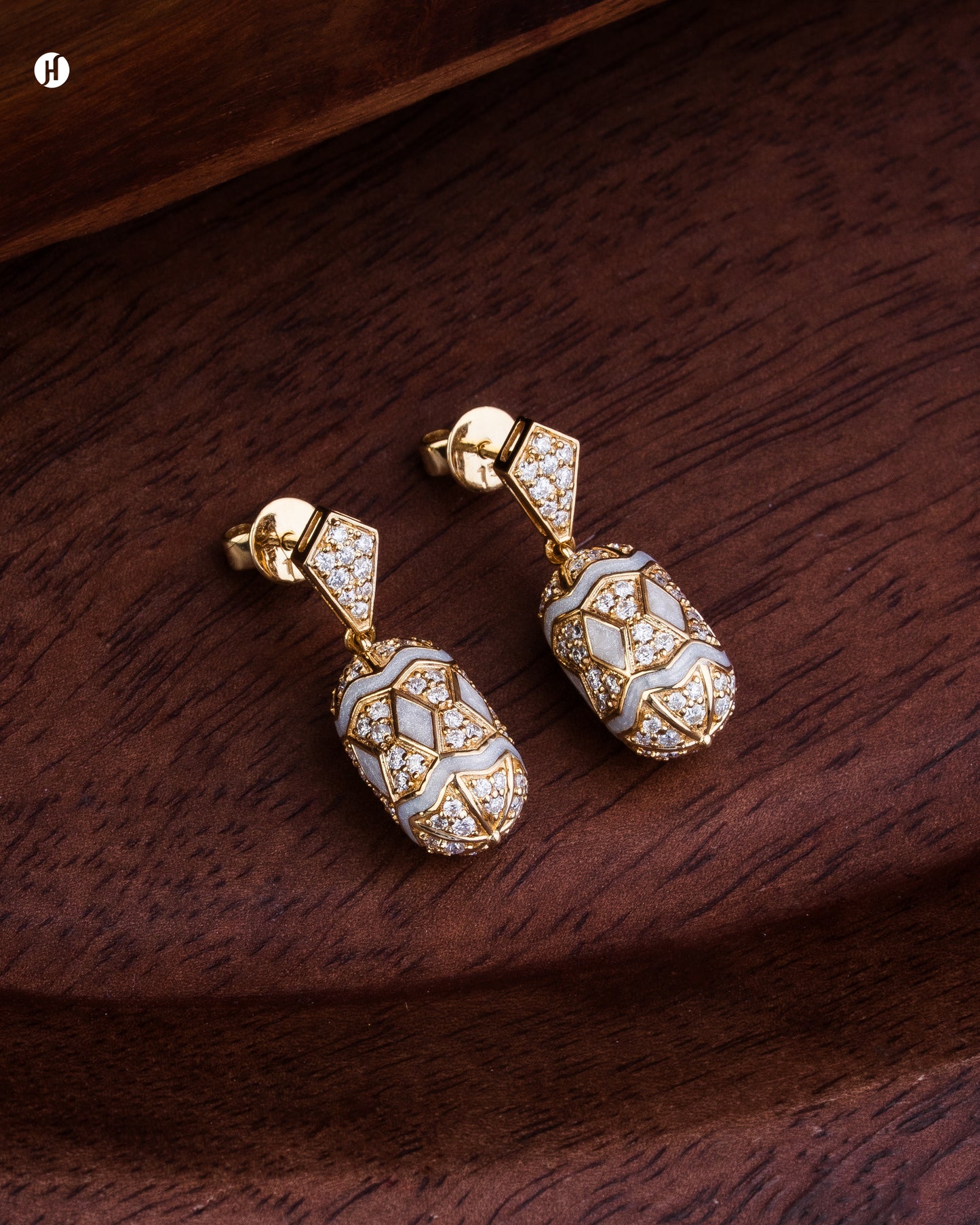 18Karat Yellow Gold Italian Oval Shell Pendant Necklace Set