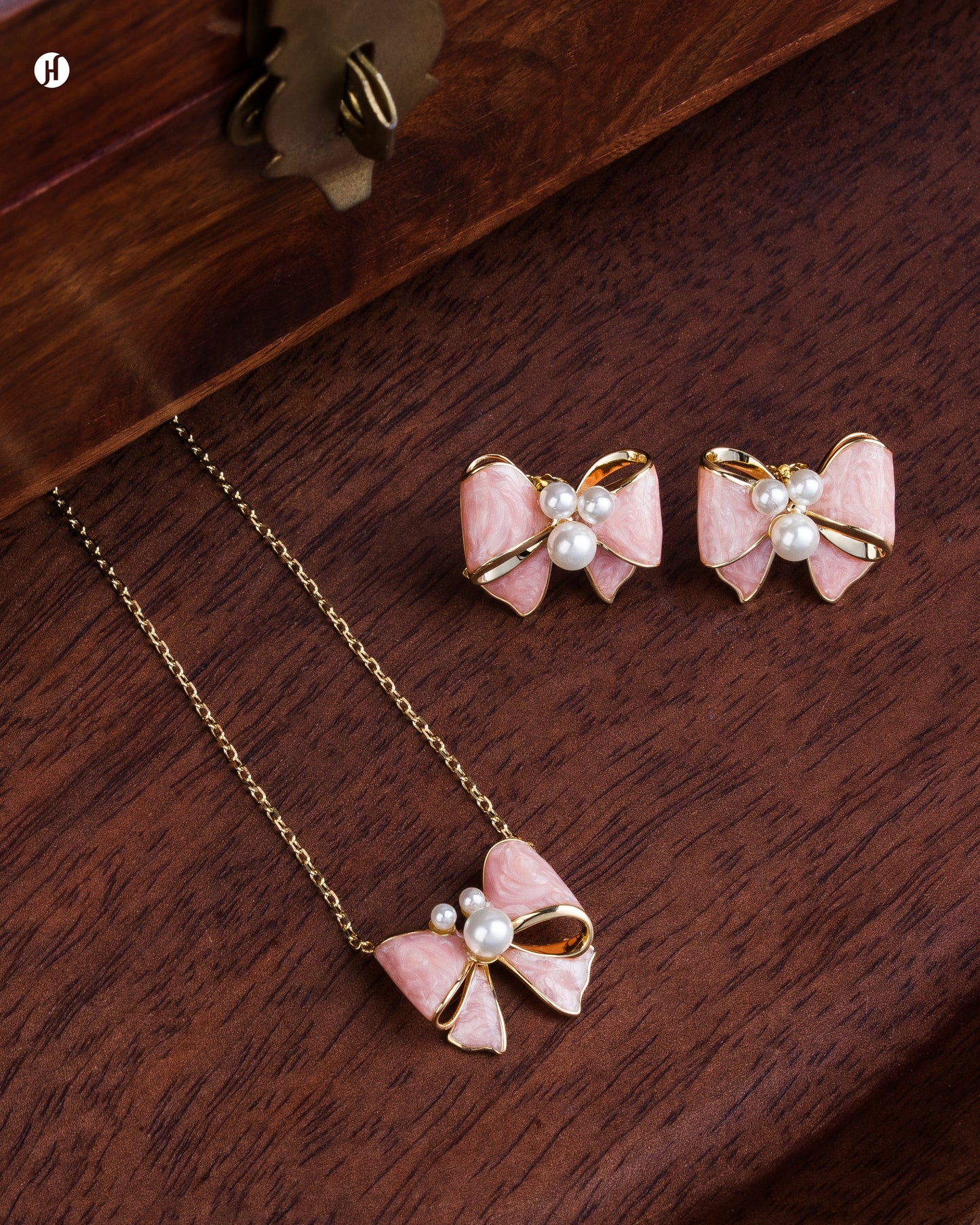 18Karat Yellow Gold Italian Pink Bow Necklace Set