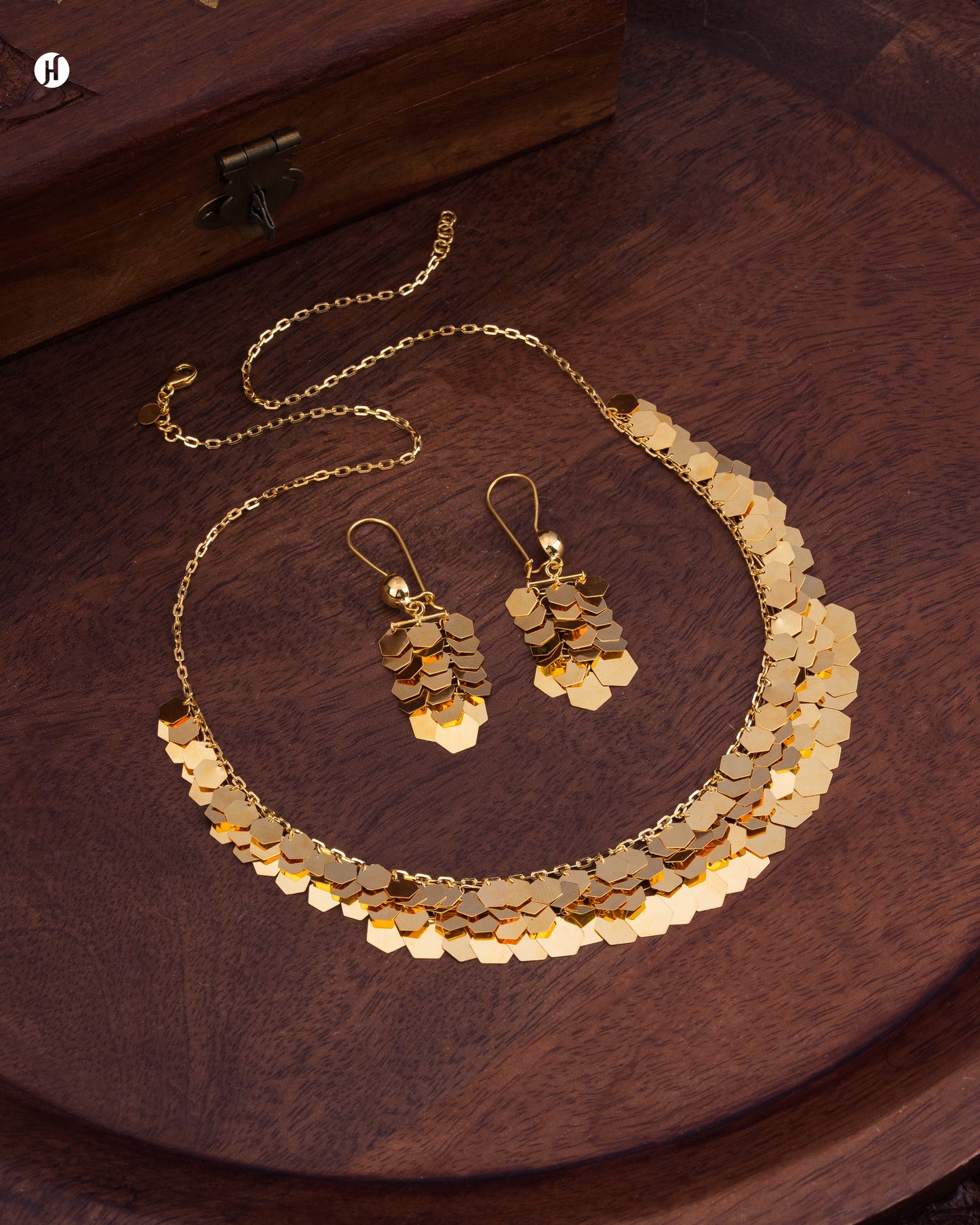 21Karat Yellow Gold Bahraini Hexagonal Motif Necklace Set